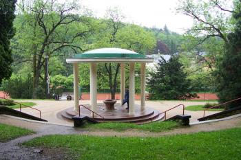 Luhačovice - Pramen Ottovka (© Ivo Rozehnal, 05/2010)