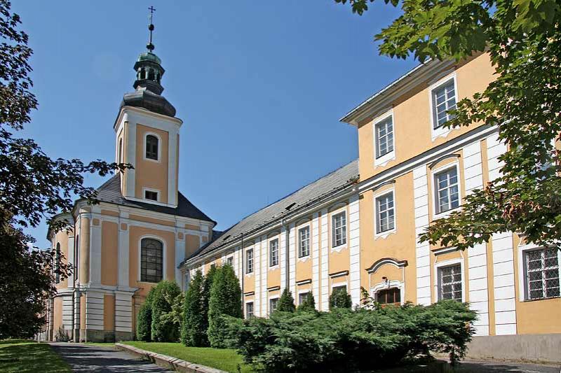 klášter piaristů s kostelem Panny Marie Těšitelky
