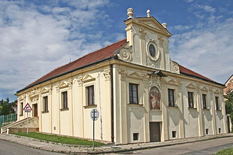 klášter františkánů s kostelem archanděla Michaela