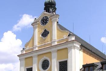 Průčelí kostela ( © Luděk Pitter 08/2004)