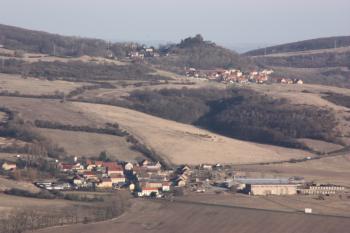 Kamýk z rozhledny Radejčín ( © Ivan Grisa 03/2011)