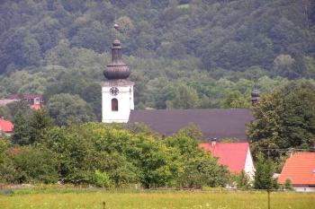 pohled od bývalého loveckého zámečku ( © Jan P. Štěpánek 08/2005)