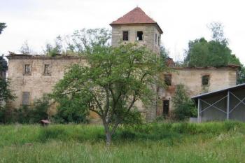 Postupná devastace zámku (© Pavel Vítek 06/2005)