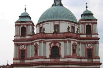 Bazilka sv. Vavřince a sv. Zdislavy - průčelí (© Pavel Vítek 06/2005)