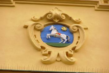 znak Ostravy na zdi radnice ( © Jan P. Štěpánek 06/2005)