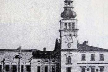 pohled na radnici před přestavbou okolní zástavby ( © Města a městečka (K. Kuča))