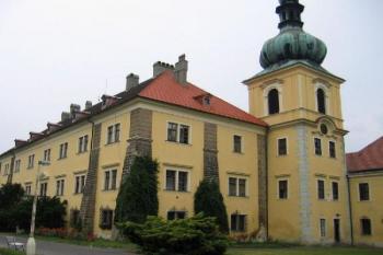 Hlavní křídlo zámku (© Pavel Vítek 07/2005)