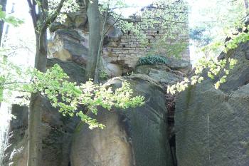 Zřícenina hradu Zbirohy (© Vlastislav Mareček, 04/2011)