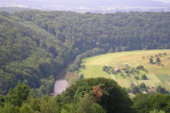 pohled od zříceniny (© petr havlík, 06/2008)