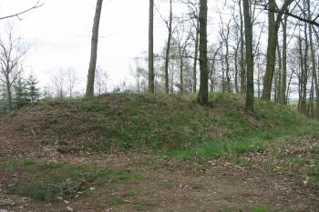 vnitřní val od jv. (© D Dohňanský, 04/2016)