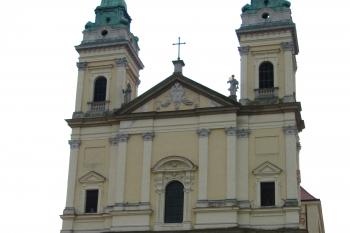 kostel z náměstí (© rodo chrozit, 07/2010)