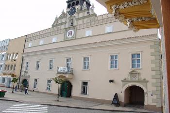 Pohled z vchodu do Nové radnice ( © Roman Řezáč 07/2005)