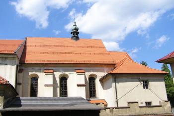 starší část lodi kostela ( © Jan P. Štěpánek 07/2005)