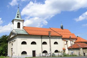 celkový pohled na starší a novější část ( © Jan P. Štěpánek 07/2005)