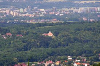 Pohled na skalický kostel sv. Martina z hory Prašivá ( © Jan P. Štěpánek 06/2007)