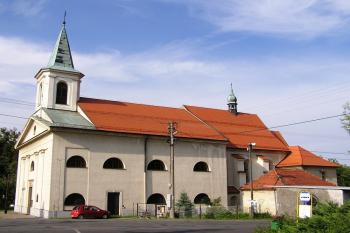 pohled na kostel ze směru od Skalické Strážnice ( © Jan P. Štěpánek 06/2008)