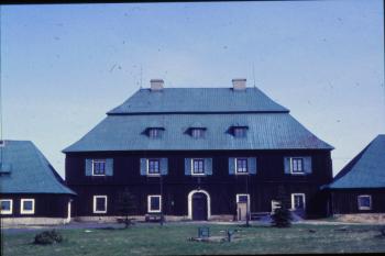 Hlavní budova z nádvoří ( © Ivan Grisa 05/1991)