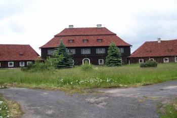 Pohled z nádvoří (© Vladimír Studecký 06/2005)