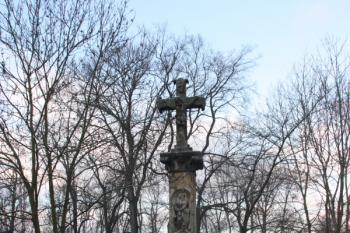 Kříž severně od kostela ( © Ivan Grisa 12/2009)