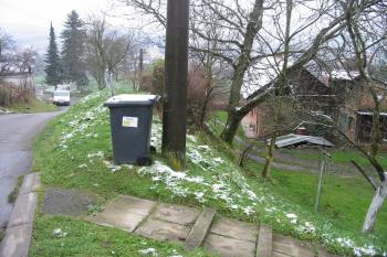 Pohled přímo z východního valu v podstatě do příkopu pod ním (© D Dohňanský, 12/2014)