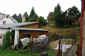 Pohled na centrální pahorek od jihovýchodu ( © Roman Řezáč 07/2005)