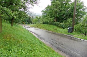 Zachovaný úsek valu na východě ( © Roman Řezáč 07/2005)