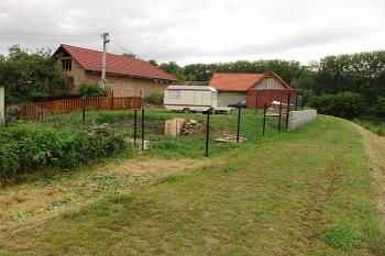 Pohled na zvýšené místo severovýchodu ( © Roman Řezáč 07/2005)