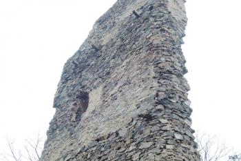Věžový palác s oblým nárožím (© Jan Večeřa, 03/2016)