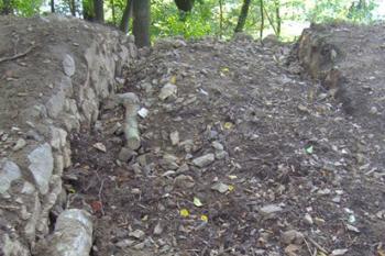 téměř doházená 1. ze dvou sond z archeologického průzkumu v létě 2008 (© Miroslav Šamal, 10/2008)