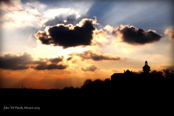 západ slunce nad zámkem (© Vít Pávek, 03/2013)