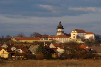 zámek od Opočna (© Vít Pávek, 03/2013)