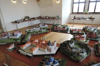 Zámek Nový Hrad - výstava papírových modelů hradů (© aleshwarrior, 10/2016)