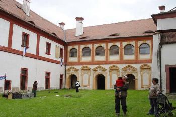 nadvori (© Aleš Novák 05/2005)