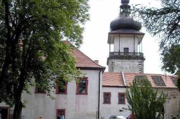 zámek z prvního nádvoří (© Miroslav Rybáček, 05/2006)