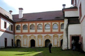 na třetím nádvoří (© Miroslav Rybáček, 05/2006)