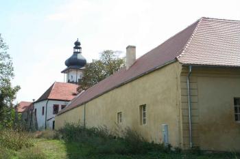 Severní strana zámku (© Ivan Grisa, 09/2006)