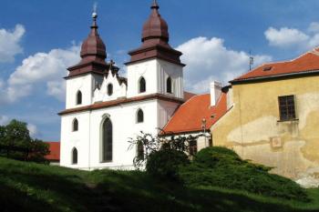 barokní věže od západu (© Marek Pecka 06/2004)