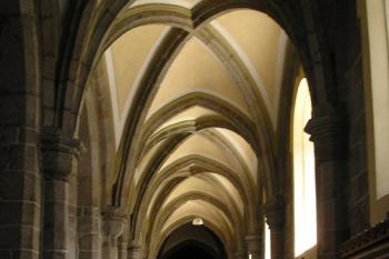 průhled boční lodí (© de ardoise 08/2005)