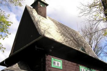 hrčavský dřevěný kostelík sv. Cyrila a Metoděje ( © Jan P. Štěpánek 10/2007)