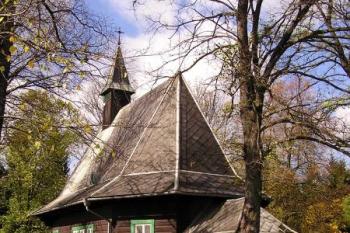 hrčavský dřevěný kostelík ( © Jan P. Štěpánek 10/2007)