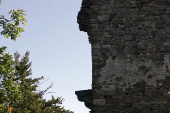 Krakorec, který kdysi nesl arkýř – presbytář hradní kaple ( © Iva Spurná 26.9.2009)