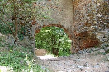 Vstupní brána, vnitřní část ( © Roman Řezáč 07/2005)