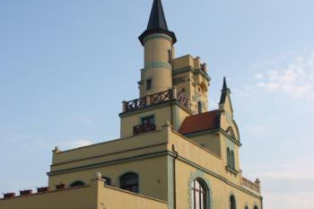 Letná od jihovýchodu ( © Ivan Grisa 04/2011)