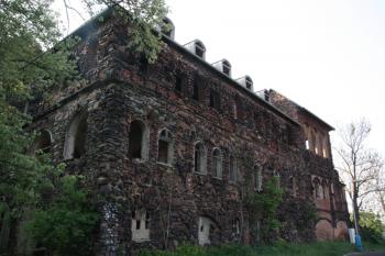 Západní průčelí ( © Ivan Grisa 04/2011)