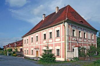 Západní průčelí ( © Luděk Pitter 06/2005)