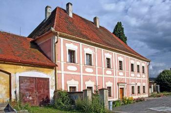Západní průčelí ( © Luděk Pitter 06/2005)