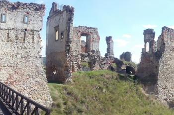 Panorama od západu - vstupní brána... (© Marek Reimann, 08/2016)