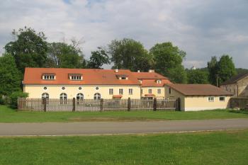 pohled na bývalý pivovar, nyní penzion (© Jaroslav Špiroch, 05/2018)