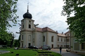 Zámecký kostel Nanebevzetí Panny Marie (© František Kinař, 05/2013)