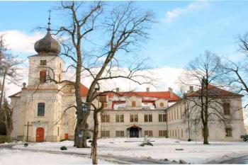 Celkový pohled na zámek ( © Aleš Marek 02/2006)